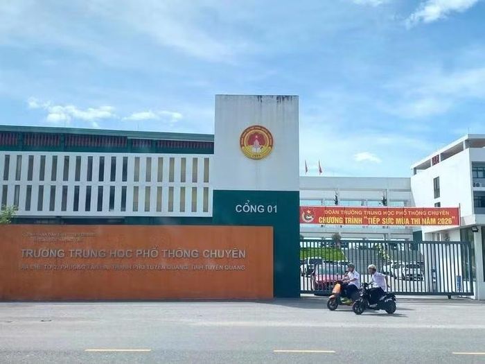 Trường THPT Chuyên Tuyên Quang