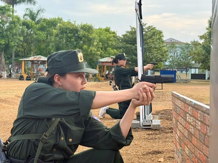 Nội dung bắn súng quân dụng được các vận động viên Công an TP Đà Nẵng luyện tập trong nhiều điều kiện khác nhau nhằm nâng cao bản lĩnh và độ chính xác khi thi đấu.