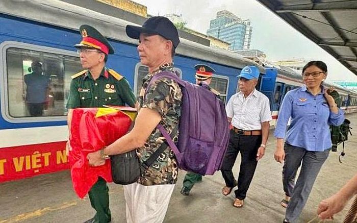 Hành trình đưa hài cốt liệt sĩ trở về với gia đình và quê hương.