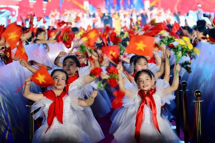 Một tiết mục của các cháu thiếu nhi tại chương trình. Ảnh: Thanh Tùng