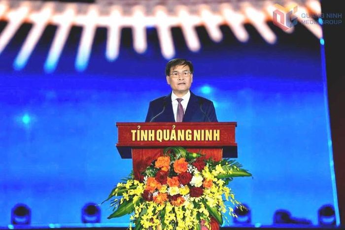 Chủ tịch UBND tỉnh Bùi Văn Khắng phát biểu khai mạc chương trình. Ảnh: CTTĐT 