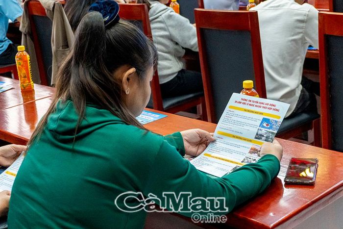  Đi làm việc ở nước ngoài theo hợp đồng đang được xem là một trong những giải pháp quan trọng để tạo việc làm, nâng cao thu nhập.