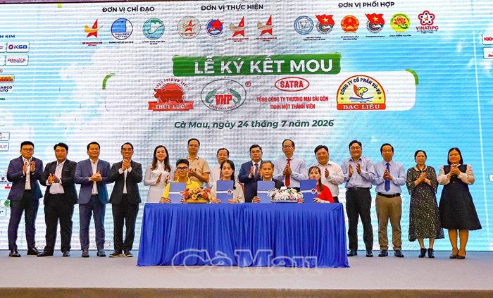Đại diện doanh nghiệp các tỉnh, thành tham gia chương trình ký kết biên bản ghi nhớ hợp tác (MOU), hướng đến tăng cường liên kết và mở rộng cơ hội đầu tư, kinh doanh.