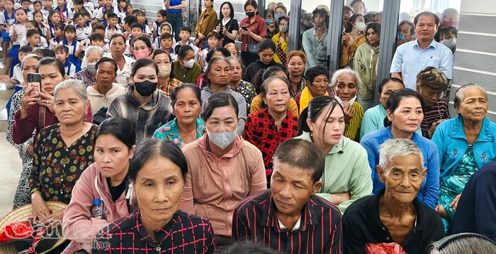  Đông đảo người dân tham gia các hoạt động của chương trình.