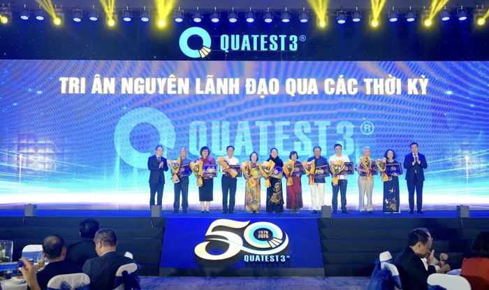Ông Nguyễn Nam Hải, Chủ tịch Ủy ban Tiêu chuẩn Đo lường Chất lượng Quốc gia tri ân các thế hệ lãnh đạo QUATEST 3 qua các thời kỳ tại lễ kỷ niệm 50 năm thành lập đơn vị.