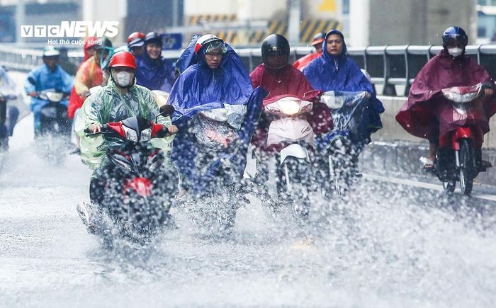 Dự báo thời tiết Hà Nội hôm nay 25/7: Mưa dông rải rác, có nơi mưa to