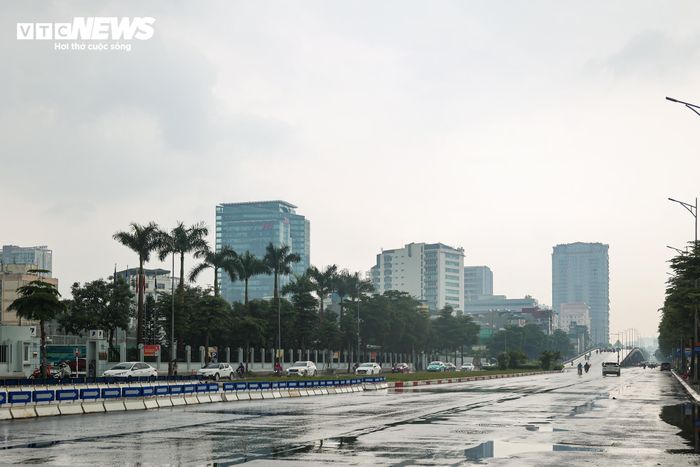 Dài khoảng 2,4 km với quy mô 8 làn xe, đường Xuân Tảo được đưa vào khai thác từ cuối năm 2019. Tuyến đường góp phần giảm áp lực giao thông, đồng thời tạo động lực phát triển cho khu đô thị Tây Hồ Tây.