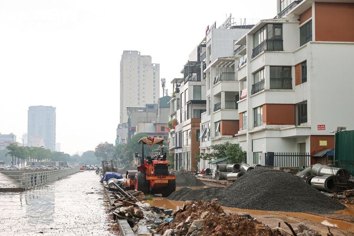 Hiện đơn vị thi công đang tiếp tục hoàn thiện những hạng mục cuối cùng trước khi bàn giao toàn bộ công trình.