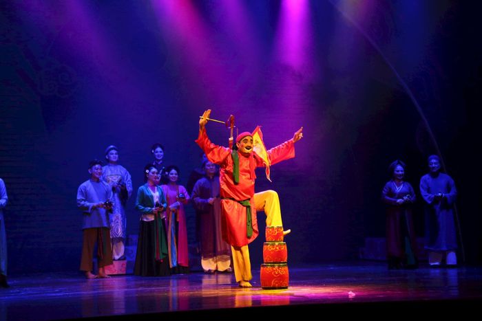 Nhân vật "Phù thủy sợ ma" trong vở Kim Nham do diễn viên Tiến Đạt thể hiện. Ảnh: Vi Giáng