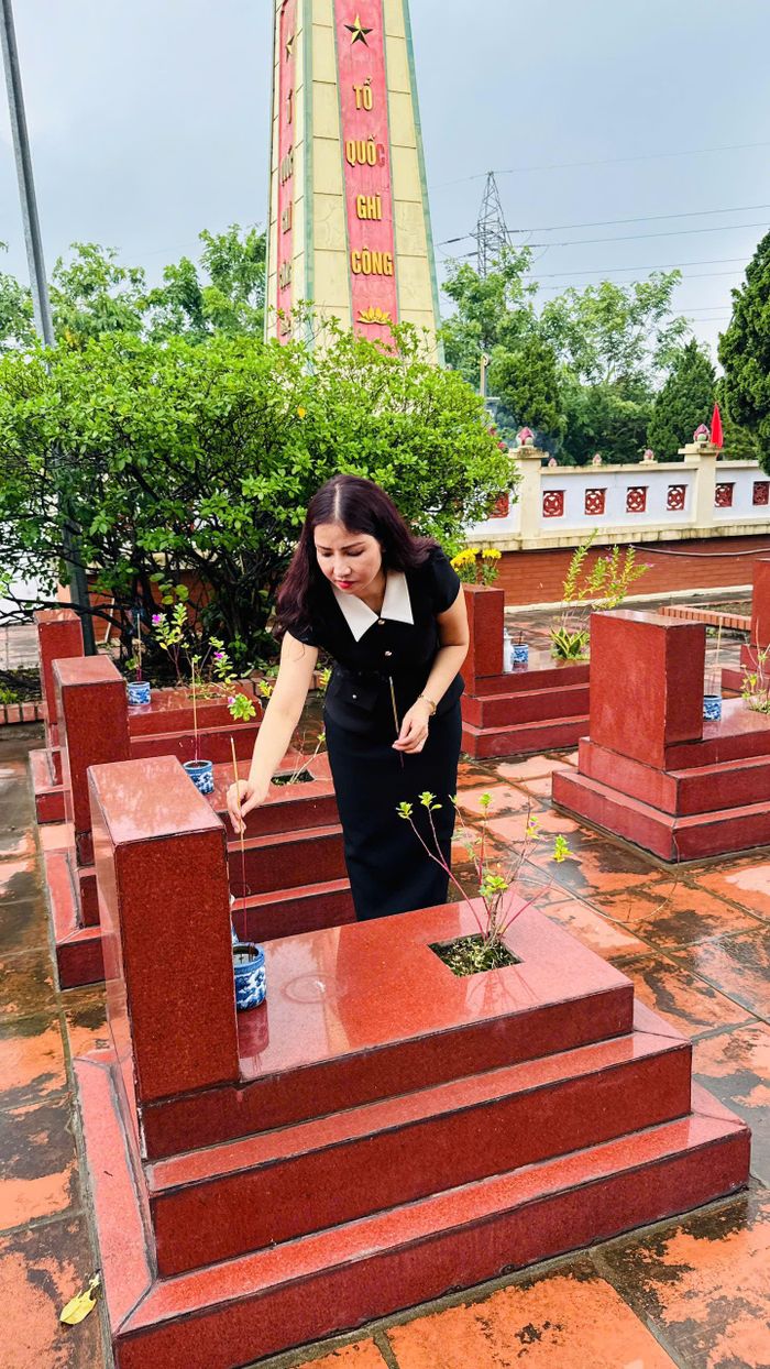 Mỗi nén hương được thắp lên là một lời tri ân gửi tới những người đã hy sinh vì độc lập, tự do của Tổ quốc.