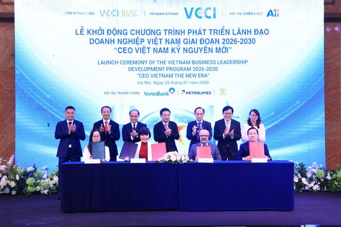 Các đơn vị ký kết thỏa thuận hợp tác triển khai chương trình. Ảnh: PV