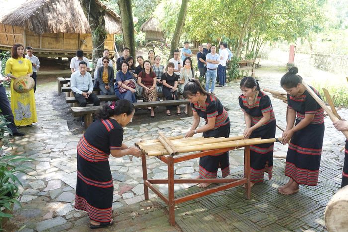 Nếu được khai thác hợp lý, Làng Văn hóa - Du lịch các dân tộc Việt Nam không chỉ là địa điểm tổ chức các giải thể thao lớn mà còn trở thành điểm đến độc đáo. Ảnh Đình Bảo