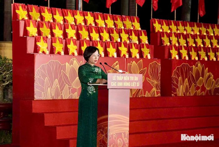 Ủy viên Ban Thường vụ Thành ủy, Chủ tịch Ủy ban MTTQ Việt Nam thành phố Hà Nội Bùi Huyền Mai phát biểu tại buổi lễ. Ảnh: Văn Tuyến.