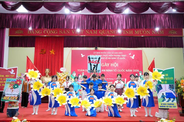 Tiết mục văn nghệ chào mừng ngày hội.