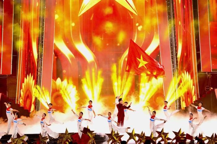 Chương trình nghệ thuật đặc biệt được dàn dựng công phu với sự tham gia của nhiều nghệ sĩ nổi tiếng trong nước tham dự. Ảnh: Sở VHTTDL Quảng Ninh