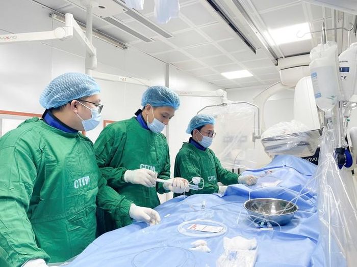 Nhiều bệnh nhân được cứu sống nhờ thực hiện chụp mạch số hóa xóa nền (DSA) và can thiệp lấy huyết khối cơ học. Ảnh: BVCC.