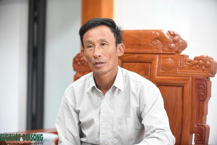 Ông Hoàng Văn Lệ vẫn nhớ những ký ức về người anh cả, liệt sĩ Hoàng Văn Dinh. Ảnh: Trần Hùng