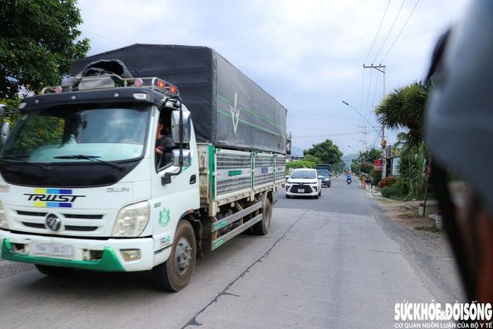 Nhiều người dân tại phường Ba Ngòi mong muốn Tỉnh lộ 9 sớm được đầu tư mở rộng. Ảnh: Duy Ngọc.