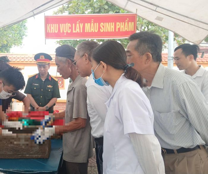 Xã Hồng Châu hoàn thành việc lấy mẫu ADN cho 91 phần mộ liệt sĩ vô danh trên địa bàn. Ảnh: HC.