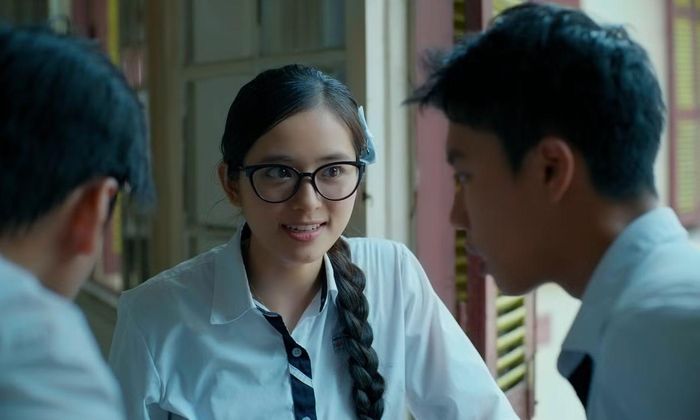 Mùa Hè Năm Ấy cũng kể về mối tình đầu trong trẻo.