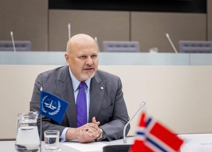 Theo một cuộc điều tra nội bộ của ICC, ông Khan bị cáo buộc có quan hệ không phù hợp với một nhân viên cấp dưới của tòa án, bao gồm cả hành vi lạm dụng chức quyền trực tiếp.