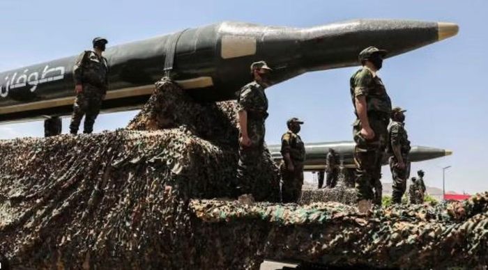 Ông Trump cảnh báo sẽ áp dụng "hình phạt quân sự lớn" đối với Iran nếu Houthi tiếp tục các cuộc tấn công.