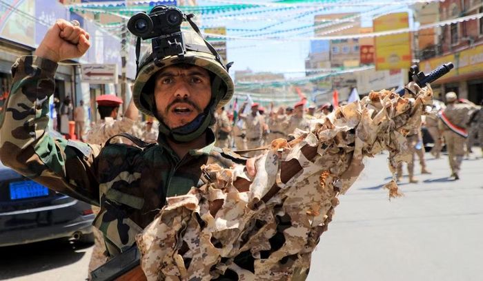 Tình hình trở nên phức tạp hơn sau khi lực lượng Houthi tại Yemen, nhóm vũ trang được Iran hậu thuẫn, tấn công 2 tàu chở dầu của Saudi Arabia ở Biển Đỏ ngày 21/7. Vụ việc khiến giá dầu tăng mạnh.