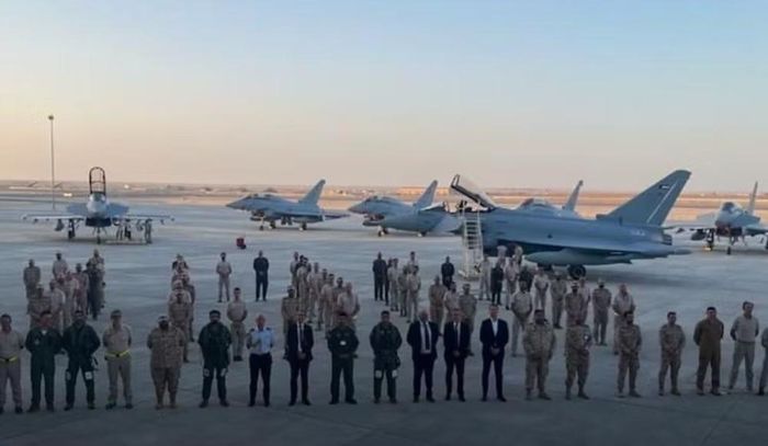 Bộ Ngoại giao UAE lên án các cuộc tấn công gần đây của Iran nhằm vào Kuwait và Bahrain, bày tỏ sự đoàn kết hoàn toàn với các quốc gia nói trên và ủng hộ những biện pháp bảo vệ an ninh và ổn định của láng giềng.