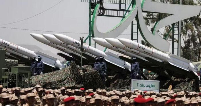 Các chuyên gia cho rằng mối đe dọa từ Houthi không chỉ đến từ tuyên bố chính trị, mà còn xuất phát từ năng lực vũ khí mà nhóm này đang sở hữu.