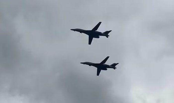 Không quân Mỹ đã sử dụng oanh tạc cơ chiến lược siêu âm B-1B Lancer để tấn công các cơ sở của Lực lượng Vệ binh Cách mạng Hồi giáo Iran (IRGC).