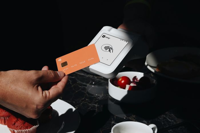  Tiết kiệm hàng trăm nghìn USD trước tuổi 30 không còn là câu chuyện hiếm gặp ở Gen Z. Ảnh minh họa: Sumup/Unsplash.