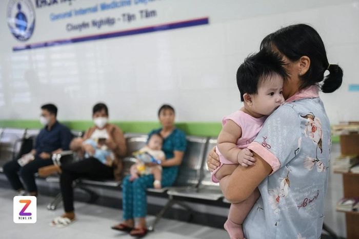 Virus RSV không chỉ tấn công trẻ sinh non hay mắc bệnh bẩm sinh. Phần lớn trẻ phải hồi sức tích cực vì RSV trước đó đều hoàn toàn khỏe mạnh. Ảnh: Duy Hiệu.