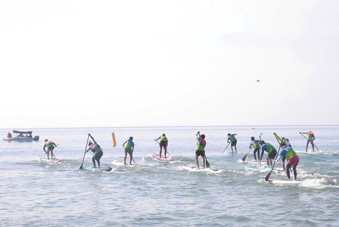 Các VĐV tranh tài ngay sau lễ khai mạc
