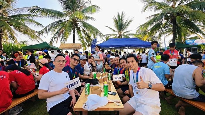 Sau khi hoàn thành đường chạy, các VĐV tham gia Lễ hội Ẩm thực Bữa sáng tại khuôn viên Cung Hội nghị Quốc tế Ariyana Đà Nẵng. Chương trình giới thiệu nhiều món đặc sản Đà Nẵng cùng ẩm thực châu Âu và Thái Lan do Furama Resort Đà Nẵng và Thai Siam Kitchen chuẩn bị, góp phần mang đến trải nghiệm kết hợp giữa thể thao, du lịch và văn hóa ẩm thực