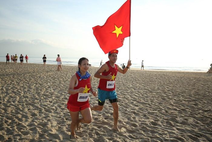 Chính trải nghiệm gần gũi với thiên nhiên đã tạo nên nét riêng giúp Barefoot Beach Run trở thành hoạt động được người dân và du khách mong đợi mỗi dịp hè
