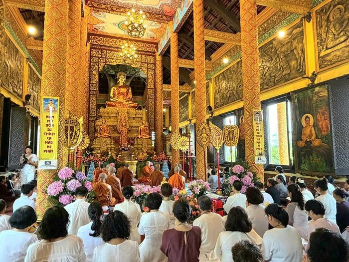 Lễ nhập hạ trong chùa Khmer tại Làng Văn hóa - Du lịch các dân tộc Việt Nam vừa đánh dấu mùa an cư kiết hạ của chư Tăng, vừa thể hiện đạo lý "Uống nước nhớ nguồn" sâu sắc