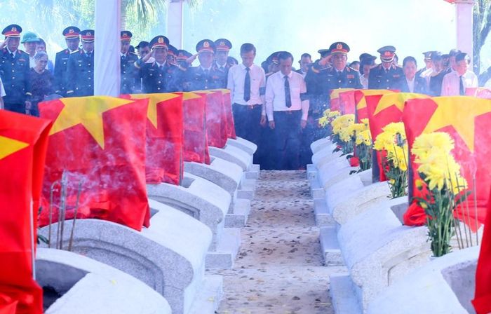 Nhiều năm qua, tỉnh Thanh Hóa phối hợp chặt chẽ với tỉnh Hủa Phăn và các lực lượng chức năng hai nước kiên trì tìm kiếm, cất bốc, quy tập và hồi hương hàng nghìn hài cốt liệt sĩ quân tình nguyện, chuyên gia Việt Nam hy sinh tại Lào về nước an táng