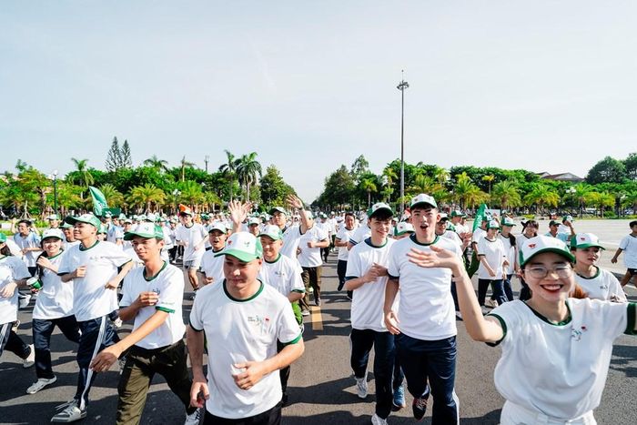 Hơn 1.500 cán bộ, đoàn viên, học sinh, lực lượng vũ trang và người dân tham gia Chương trình Toàn dân tập luyện thể dục thể thao năm 2026 tại Quảng Ngãi