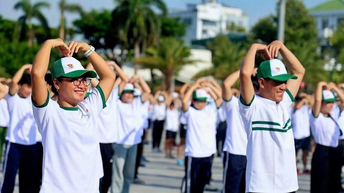 Màn đồng diễn thể dục sôi động thu hút sự tham gia của hàng nghìn người tại lễ phát động