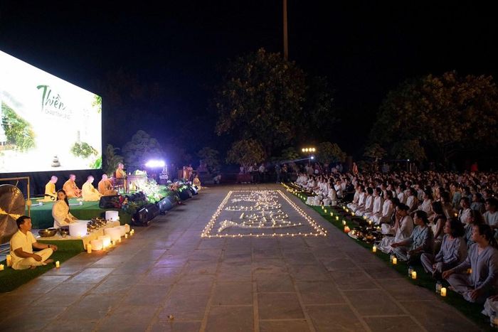 Sự kiện thu hút khoảng 500 người dân, du khách cùng những người yêu thích thiền, yoga và lối sống lành mạnh