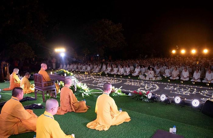 Chương trình diễn ra tại Chùa Linh Ứng - Sơn Trà, do Sở VHTTDL TP. Đà Nẵng chỉ đạo Ban Quản lý bán đảo Sơn Trà và các bãi biển du lịch Đà Nẵng phối hợp với Chùa Linh Ứng Sơn Trà và Câu lạc bộ Greenlife Yoga tổ chức