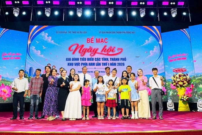 Các thành viên tham gia Ngày hội của đoàn An Giang