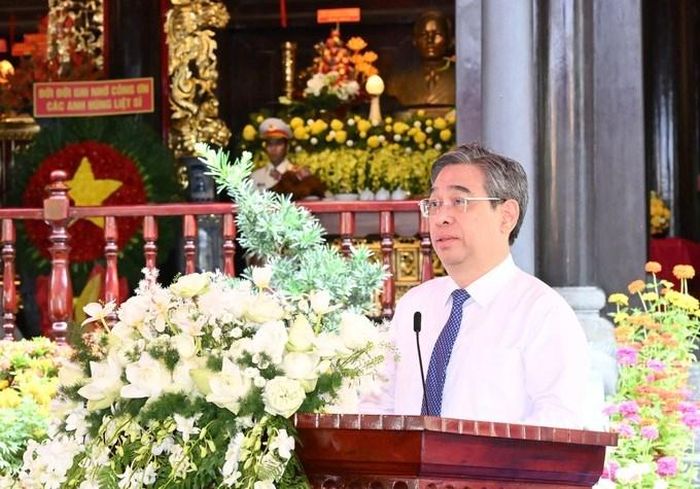 Ủy viên Trung ương Đảng, Phó Bí thư Thành ủy, Chủ tịch Ủy ban MTTQ Việt Nam TP.HCM Nguyễn Phước Lộc phát biểu tri ân tại Lễ giỗ. Ảnh: Việt Dũng