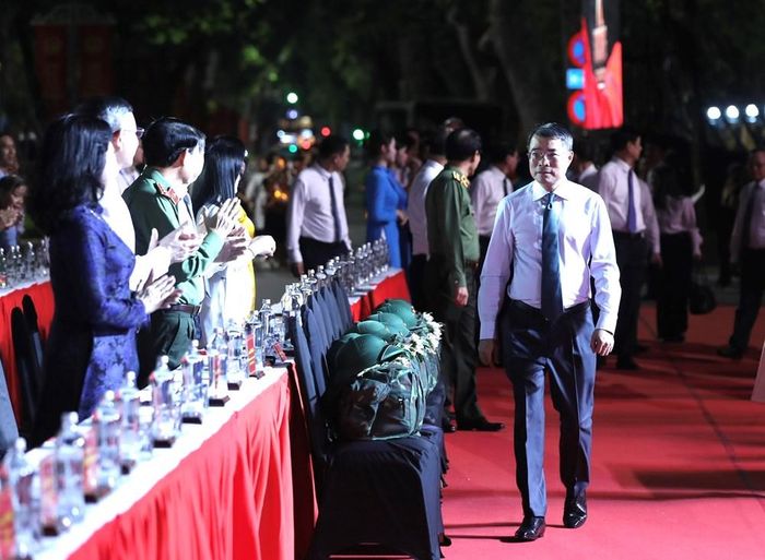 Thủ tướng Chính phủ Lê Minh Hưng dự chương trình cầu truyền hình Sao sáng dẫn đường