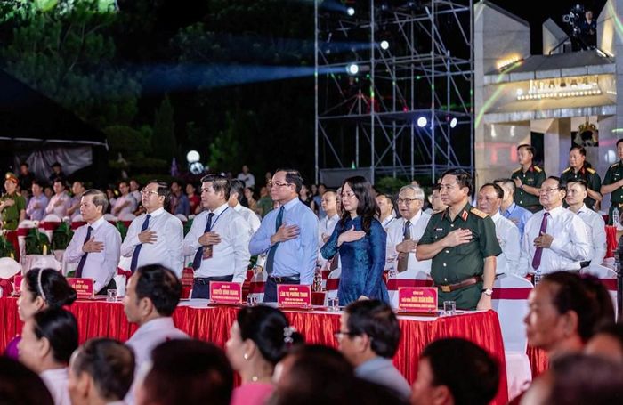 Bộ trưởng Bộ VHTTDL Lâm Thị Phương Thanh và các đại biểu tại điểm cầu Quảng Trị