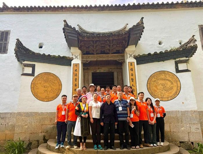 Đoàn chuyên gia UNESCO cùng đoàn công tác khảo sát tại Di tích kiến trúc nghệ thuật Nhà Vương