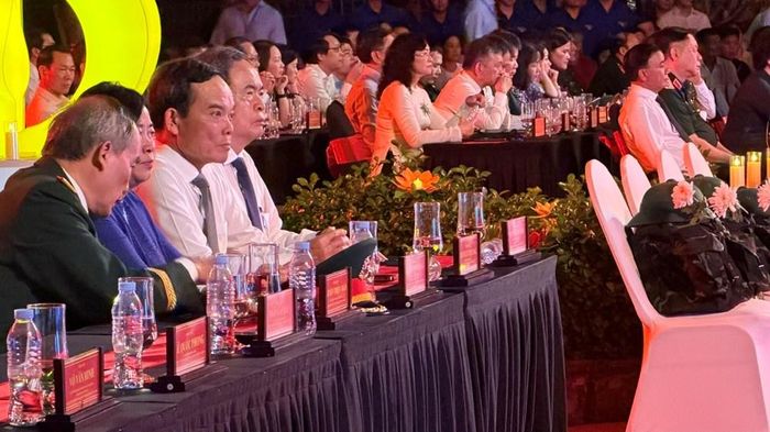 Chủ tịch Quốc hội Trần Thanh Mẫn và các đồng chí lãnh đạo Đảng, Nhà nước