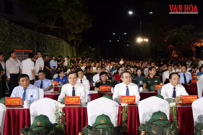 Tối 26.7, tại Nhà bia tưởng niệm Anh hùng Liệt sĩ xã Thanh Thủy (Tuyên Quang), cầu truyền hình “Sao sáng dẫn đường” được tổ chức với sự tham dự của các đồng chí lãnh đạo Đảng, Chính phủ, Quốc hội