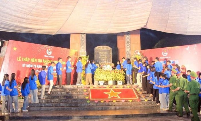 Chương trình nhằm tưởng niệm, tri ân các Anh hùng Liệt sĩ đã hy sinh vì độc lập, tự do của Tổ quốc