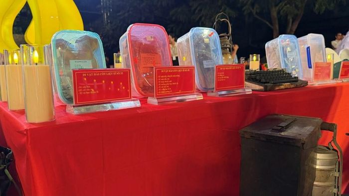 Những hàng ghế không có người ngồi, nhưng lại đầy ắp một sự hiện diện thiêng liêng của các Anh hùng liệt sĩ